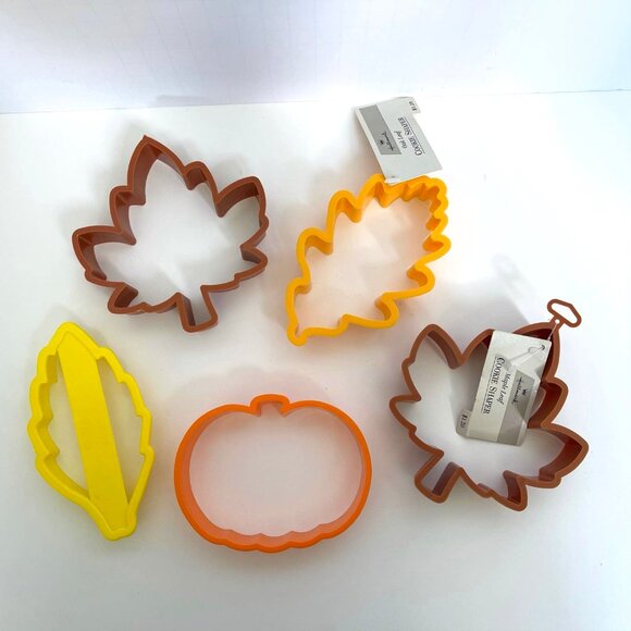 Hallmak Fall Cookie Cutters Leaves Pumpkin New - Picture 1 of 2